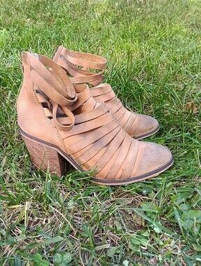 Free People Distressed Leather Hybrid Strappy Heels Booties Euro size 38 / 7.5.